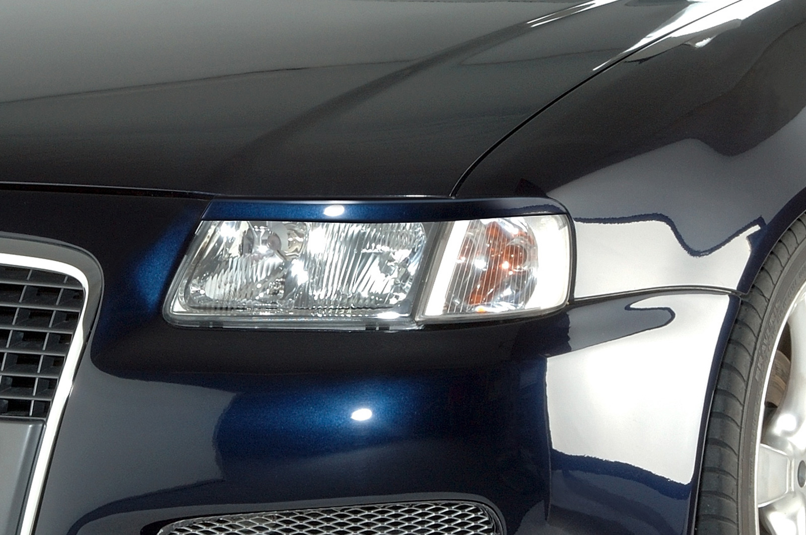 Paupières de phares avants (la paire) pour Audi A3 8L hatchback (1996-2000) - Fabriqué en ABS (à peindre)